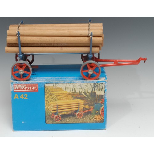 2077 - A Wilesco A42 lumber wagon, live steam accessory, blue and red painted trailer, painted red cast iro... 