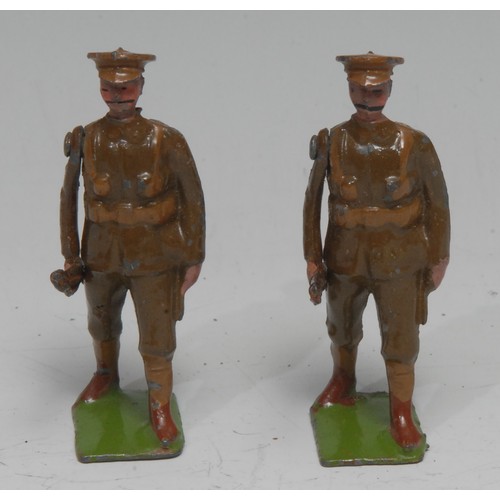 2398 - W Britain (Britains) two Paris Office versions of WW1 soldiers from the No.160 British Expeditionary... 