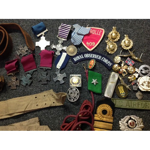 121 - A collection of mixed militaria to include reproduction medals, post war Allied and Soviet insignia,... 