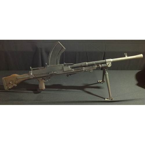 273 - WW2 British .303 MkI Bren Light Machine Gun, Enfield manufacture, serial number 494. Dial drum rear ... 