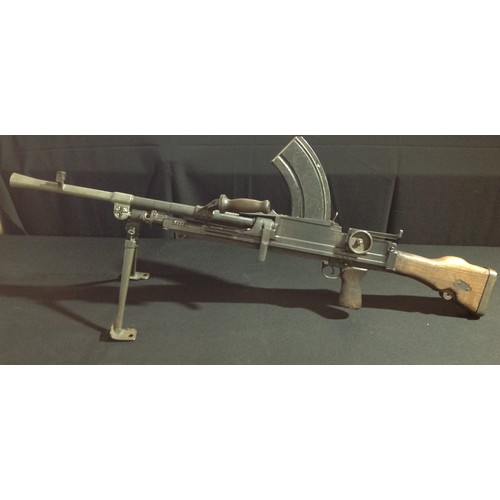 273 - WW2 British .303 MkI Bren Light Machine Gun, Enfield manufacture, serial number 494. Dial drum rear ... 