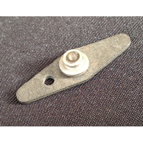 352 - WW2 British RAF / Army / SOE Escape and Evasion Swinger Type Compass. 27mm x 9mm in size. Very small... 