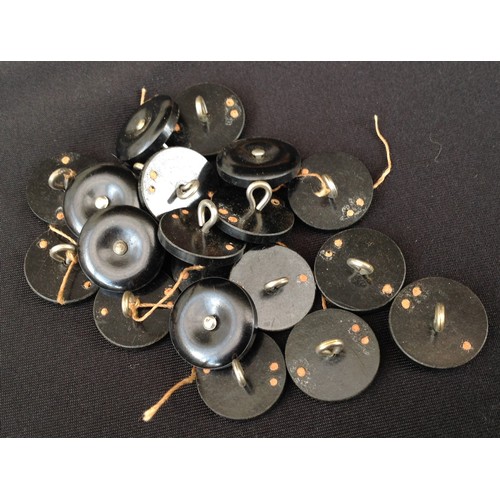 390 - WW2 British RAF Escape and Evasion Weskit button compasses, twenty unissued examples.