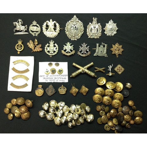 403 - WW2 British Cap Badges, Buttons, Sweetheart badges etc. Plus some post war ERII badges and buttons .