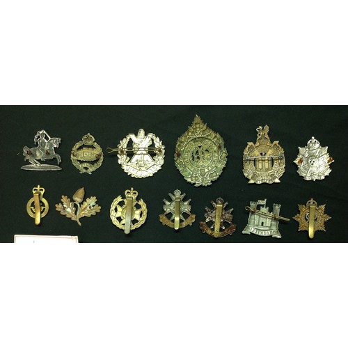 403 - WW2 British Cap Badges, Buttons, Sweetheart badges etc. Plus some post war ERII badges and buttons .