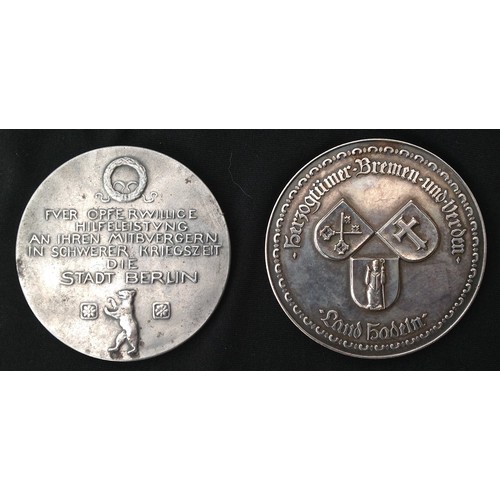 421 - WW2 Third Reich pair of commemorative table medals from the City of Berlin and Bremen. Each approx 6... 