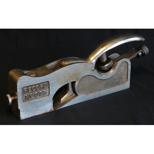 1534 - A record No 073 shoulder plane.

Provenance: Estate of Thomas Jones, apprentice and partner of Frank... 