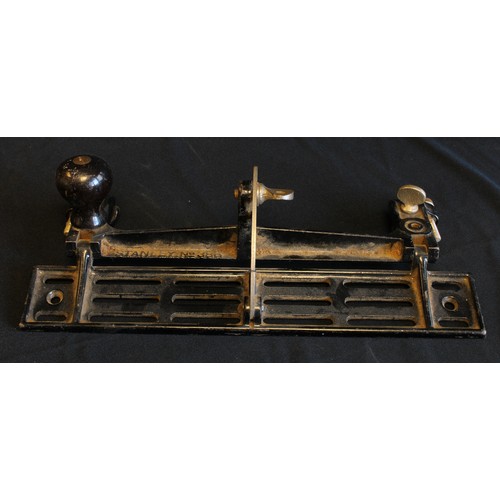 1539 - A Stanley No 386 jointer gauge.

Provenance: Estate of Thomas Jones, apprentice and partner of Frank... 