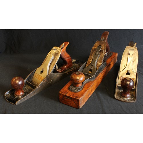 1540 - A Stanley No. 27 wooden bottom jack plane stamped T.Jones and W.Manger; a Stanley Bailey No 5 1/2 ja... 