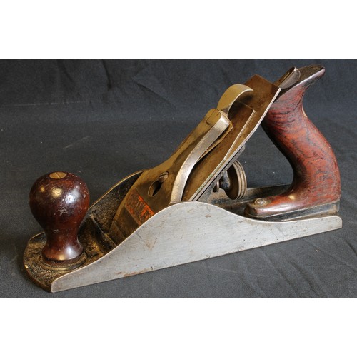 1540 - A Stanley No. 27 wooden bottom jack plane stamped T.Jones and W.Manger; a Stanley Bailey No 5 1/2 ja... 