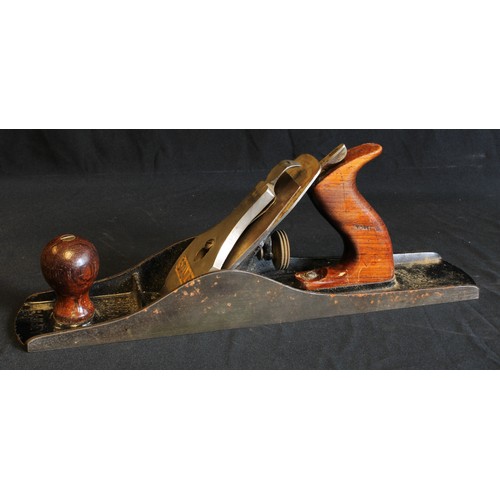 1540 - A Stanley No. 27 wooden bottom jack plane stamped T.Jones and W.Manger; a Stanley Bailey No 5 1/2 ja... 