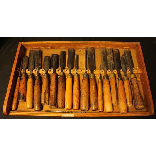 1547 - Cabinet maker's chisels, gouges, bevel edge, register  and fishtail including Isaac Greaves mortice ... 