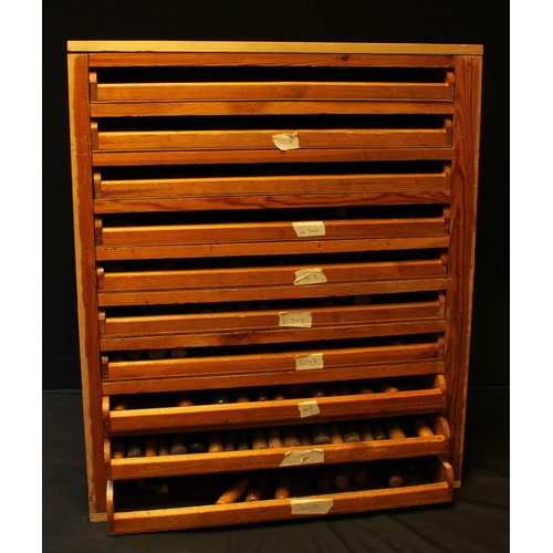 1524 - A 10 drawer scratch built chest of cabinet makers gouges including spoon and curved many stamped T.J... 