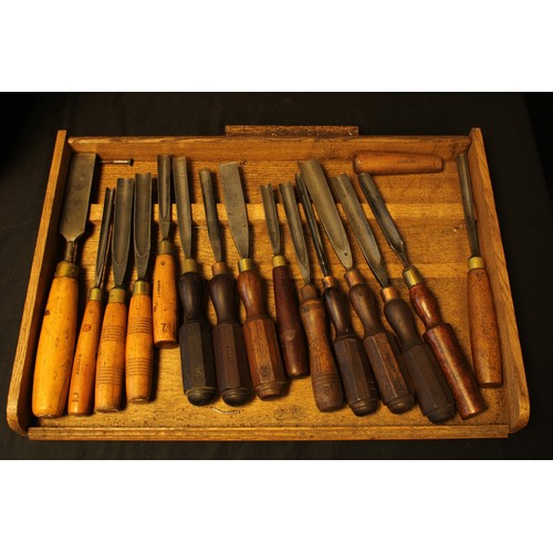 1549 - Cabinet makers gouges and corner tools, many stamped T.Jones and F.Pratt, various sizes and makes in... 