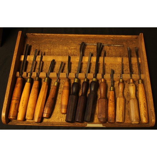 1549 - Cabinet makers gouges and corner tools, many stamped T.Jones and F.Pratt, various sizes and makes in... 