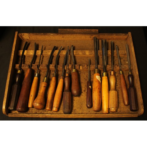 1549 - Cabinet makers gouges and corner tools, many stamped T.Jones and F.Pratt, various sizes and makes in... 