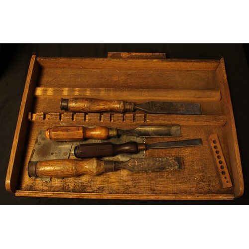 1549 - Cabinet makers gouges and corner tools, many stamped T.Jones and F.Pratt, various sizes and makes in... 