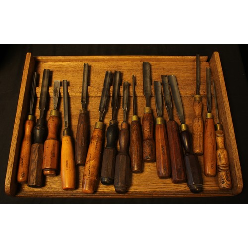 1549 - Cabinet makers gouges and corner tools, many stamped T.Jones and F.Pratt, various sizes and makes in... 