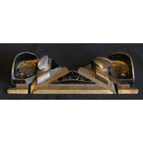 1543 - A USA Stanley No. 79 side rebate plane.

Provenance: Estate of Thomas Jones, apprentice and partner ... 