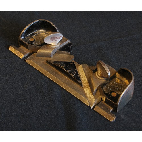 1543 - A USA Stanley No. 79 side rebate plane.

Provenance: Estate of Thomas Jones, apprentice and partner ... 