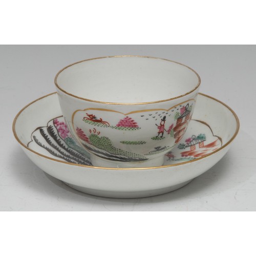 178 - A Chamberlains Worcester Stag Hunt pattern tea bowl and saucer, the saucer 13.5cm diam, c. 1790