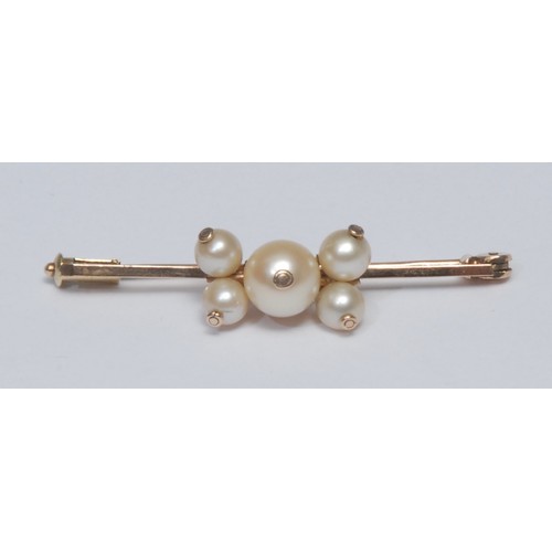 777 - A cultured pearl mounted bar brooch, centrally set with five mixed sized globular creamy white cultu... 