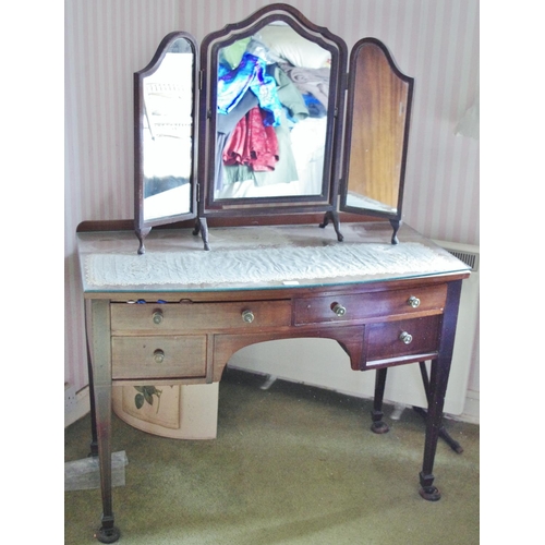 110 - An Edwardian mahogany bowfronted dressing table, in the George III manner, oversailing top above an ... 