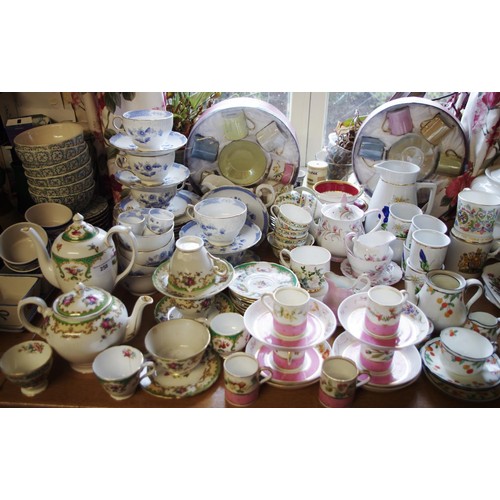 258 - Teaware - Grosvenor Rutland pattern;  Tuscan Lorraine;  Royal Standard Caprice;  etc
**Please note a... 