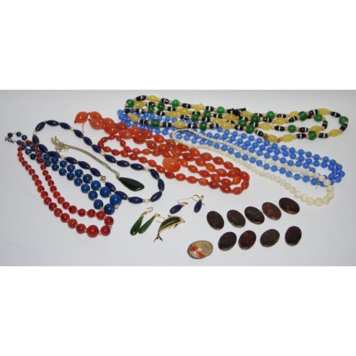 316 - A quantity of hardstone necklaces, including lapis lazuli, mother-of-pearl, agate, glass, agate pane... 