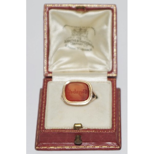 332 - A 19th century seal ring, the rectangular hardstone tablet, inscribed Elizabeth, gold coloured metal... 