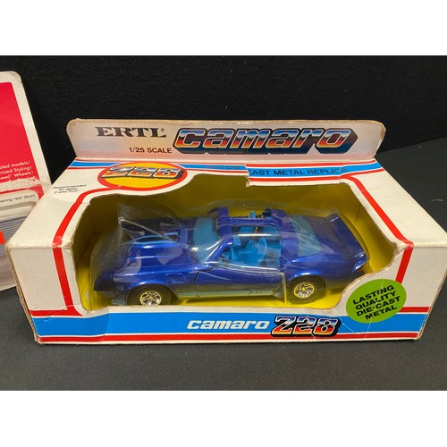 78 - An Ertl Camaro Z28, 1/25 scale, blue, light blue interior, original window box & inner packaging; Ki... 