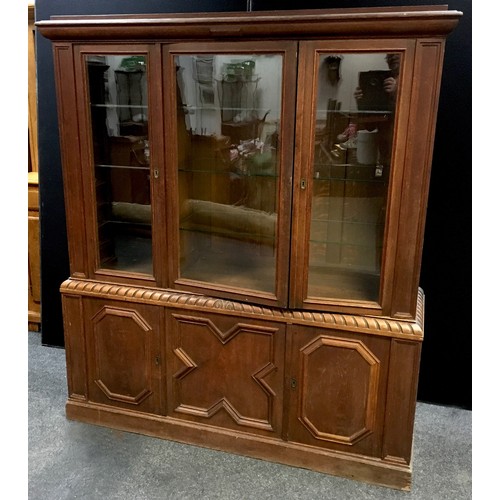 192 - A 19th century style oak display caninet three glazed doors enclosing adjustable shelving to top, ga... 