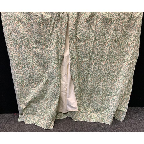 218 - A pair of Sanderson William Morris Willow Green pattern lined curtains, each 150cm drop, 175cm wide ... 