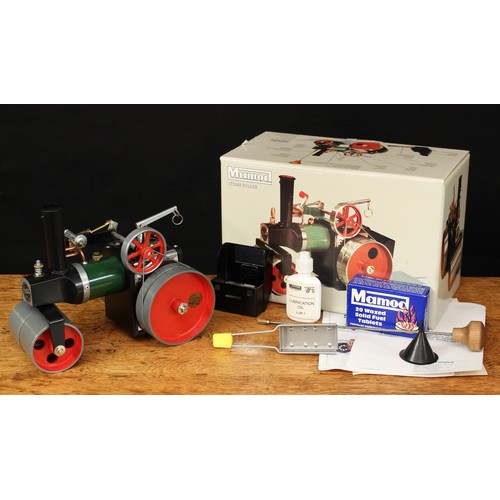 5065 - A Mamod SR1A live steam roller, dark green body, red spoked wheels and flywheel, boxed with steering... 