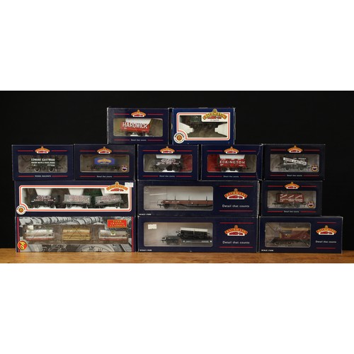 5107 - Bachmann Branch-Line OO Gauge wagons and vans, comprising 33-100 