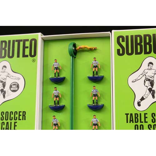 5200 - Subbuteo 'Top Spin' table soccer OO scale football teams, East Midlands and Yorkshire clubs, compris... 