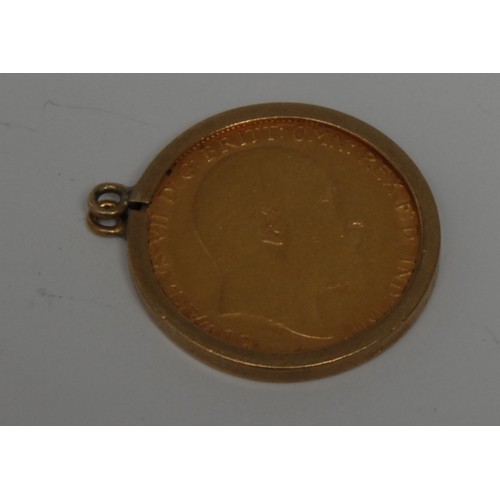 3942 - Coin, GB, Edward VII, 1910, gold half-sovereign, later mounted in 9ct gold as a pendant, 4.9g, [1]