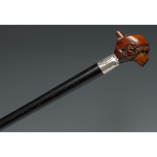 3485 - An early 20th century coquilla nut novelty automaton walking stick handle, carved as the head of a m... 