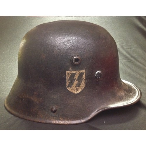 74 - WW1 Imperial German Army M1916 Stahlhelm Steel Helmet. This helmet has been repainted black and has ... 