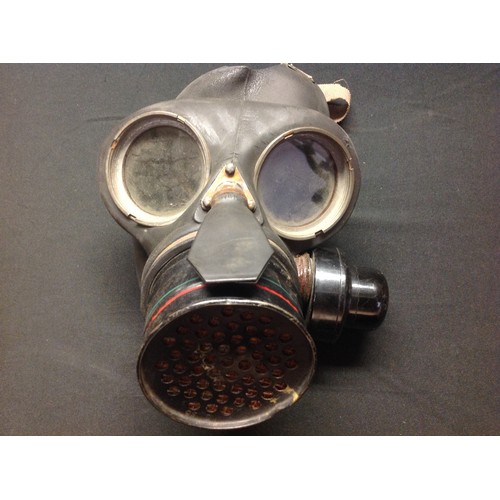 140 - WW2 British Home Front Special Service Civil Duty Respirator MkIII Radio Operators rare variant. Alo... 