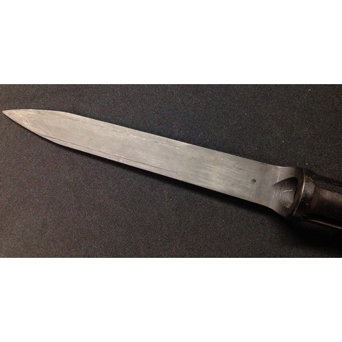 185 - South African R1 C type FAL Bayonet. 170mm long blade. Working release catch. Overall length 290mm. ... 