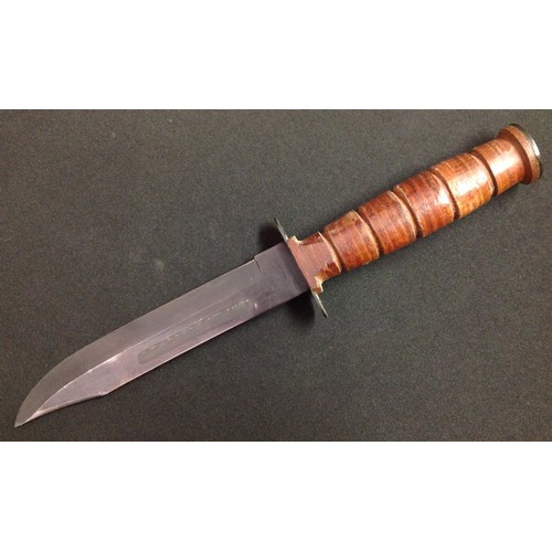 189 - Private purchase survival knife is the style of a US Ka Bar knife. 175mm long Bowie style blade with... 