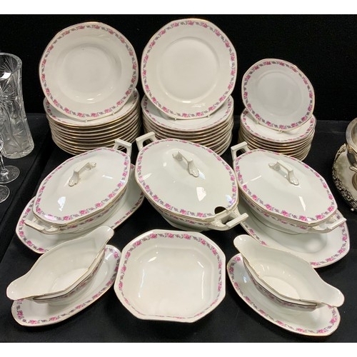 144 - A Zeh Scherzer German porcelain twelve setting dinner service, decorated with a continuous band of p... 