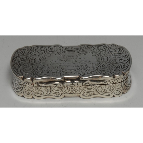 187 - A Victorian silver shaped oval snuff box, engraved with scrolling foliage, hinged cover, 8.5cm wide,... 