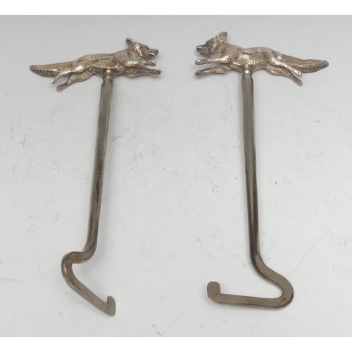 148 - A pair of George V silver mounted novelty gentleman's riding boot pulls, each handle cast as a fox, ... 