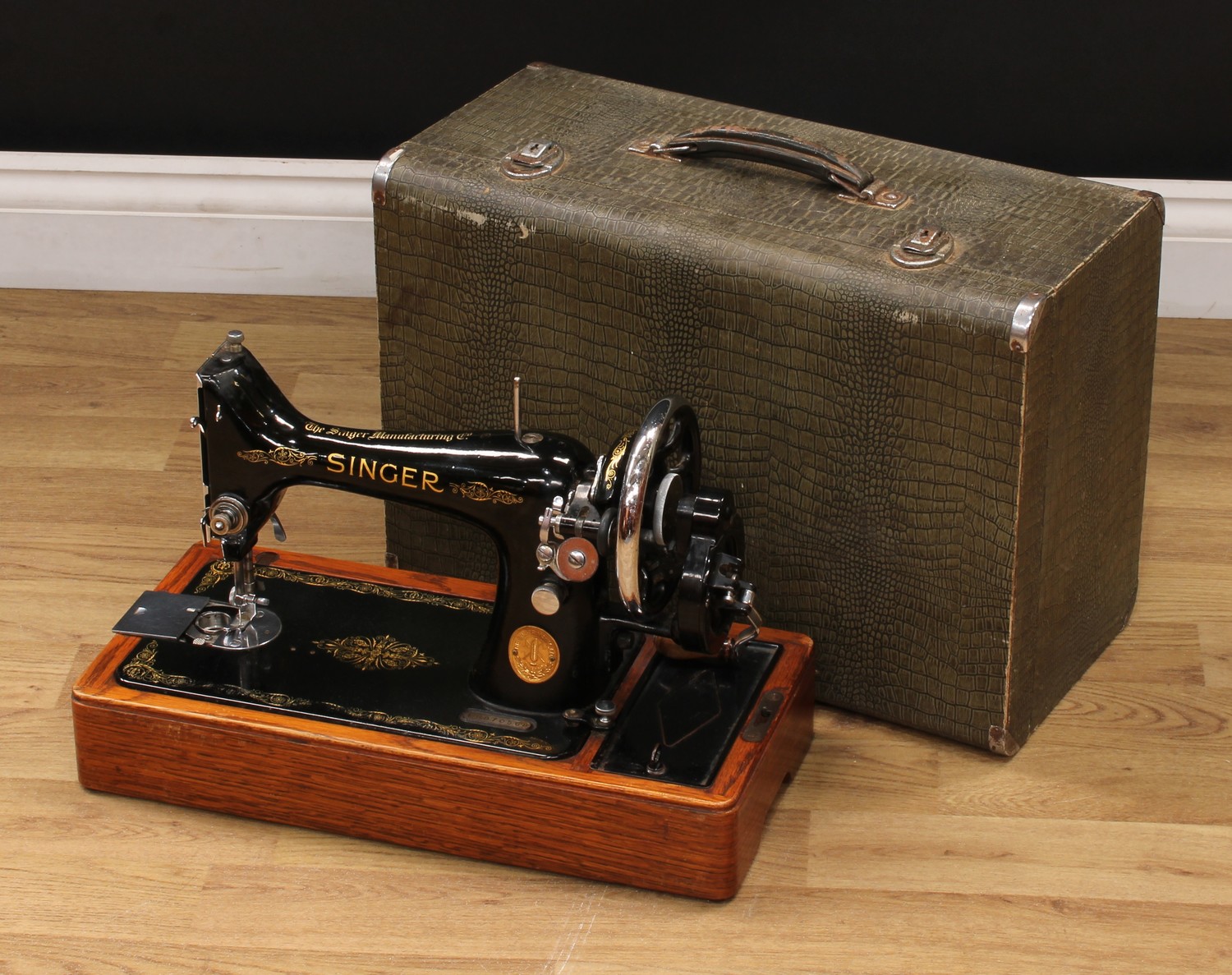 Painting an old mock croc case for a Singer Sewing Machine 