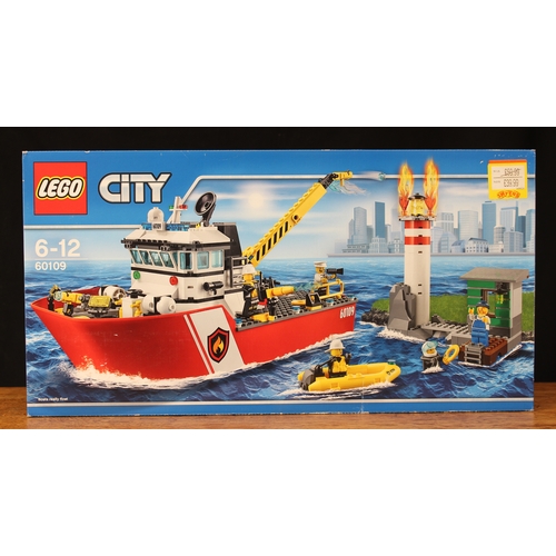 2070 - Lego City 60109 Fire Boat set, boxed (unused, sealed box)