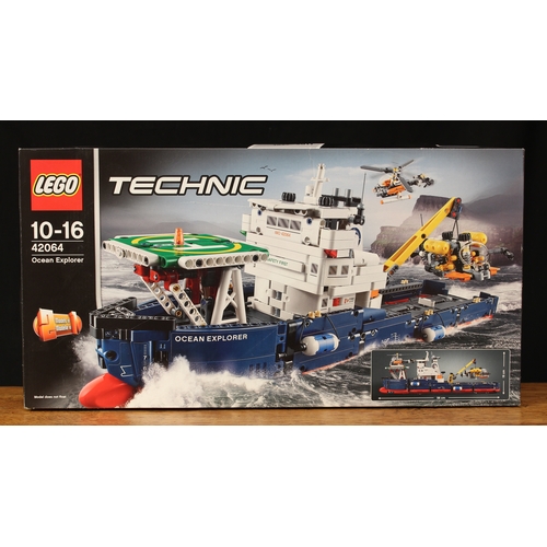2071 - Lego Technic 42064 Ocean Explorer set, boxed (unused, sealed box)
