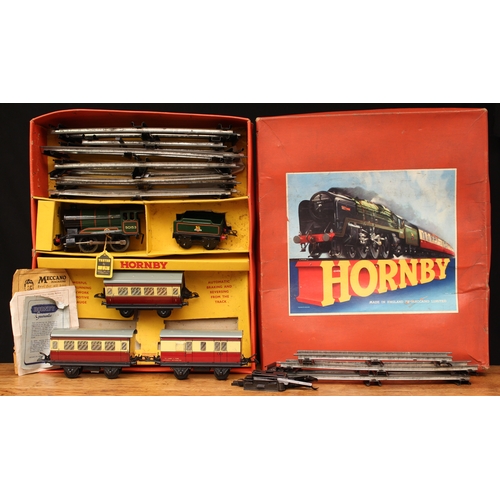 2077 - Hornby O Gauge tinplate and clockwork No.51 Passenger set, comprising 0-4-0 tank locomotive, B.R. gr... 