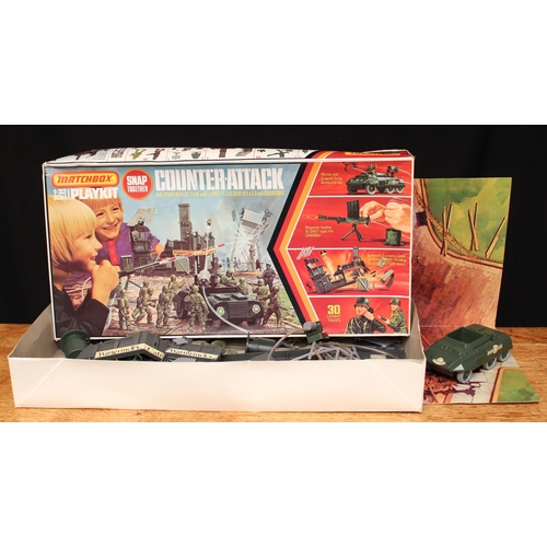 2095 - Matchbox 1:32 scale PK1001 Counter Attack play kit, comprising various pieces including armoured car... 